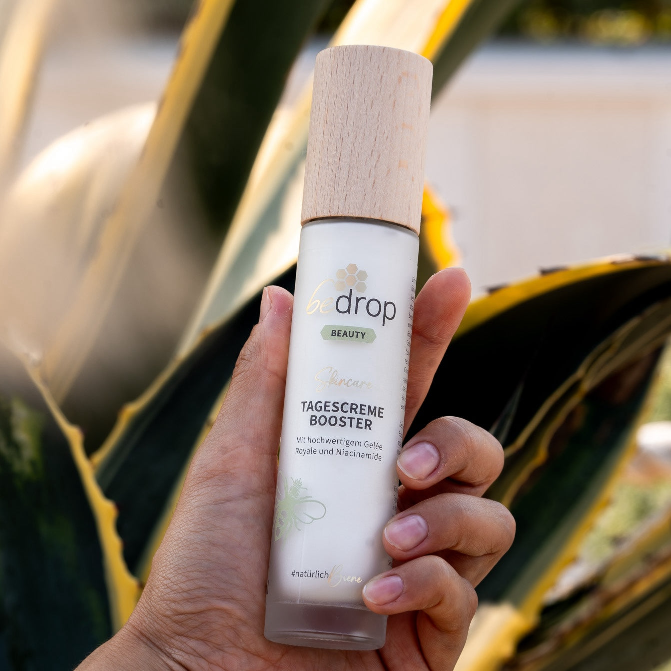 CREME DE JOUR BOOSTER / Crème pour le visage à la gelée royale de qualité supérieure et à la niacinamide - 50ml